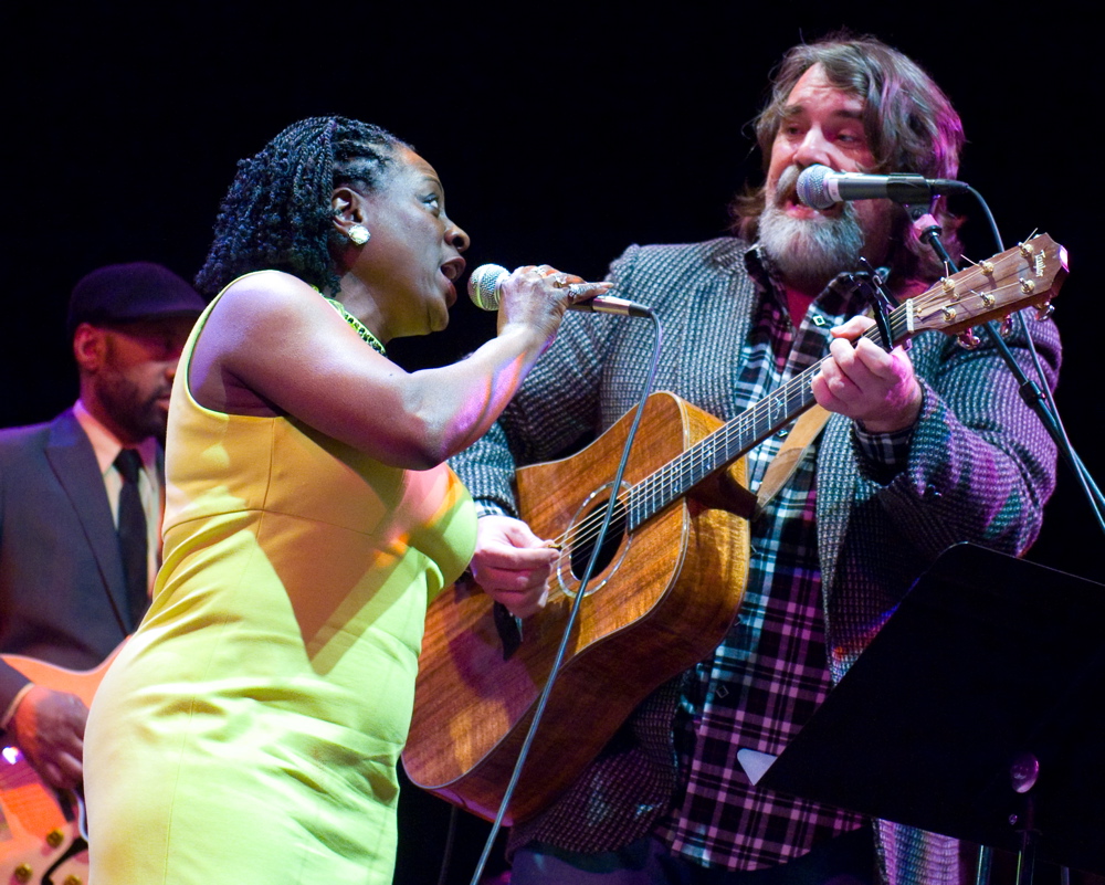 Sharon Jones & the Dap-Kings & Darrell Scott - eTown