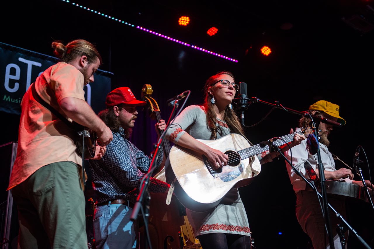 Lindsay Lou & the Flatbellys - eTown