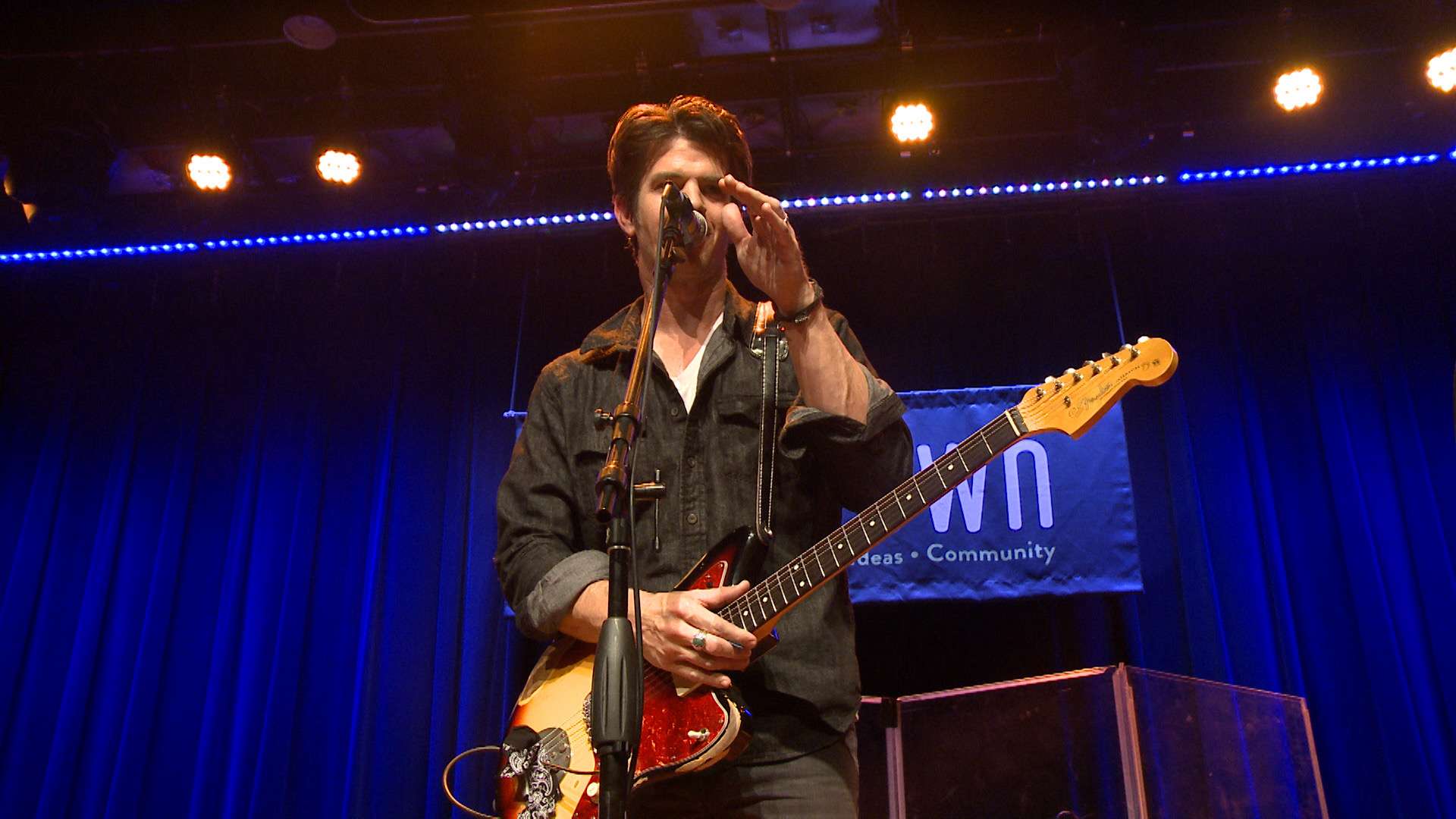 Pull Stills.00_31_38_09.Still003