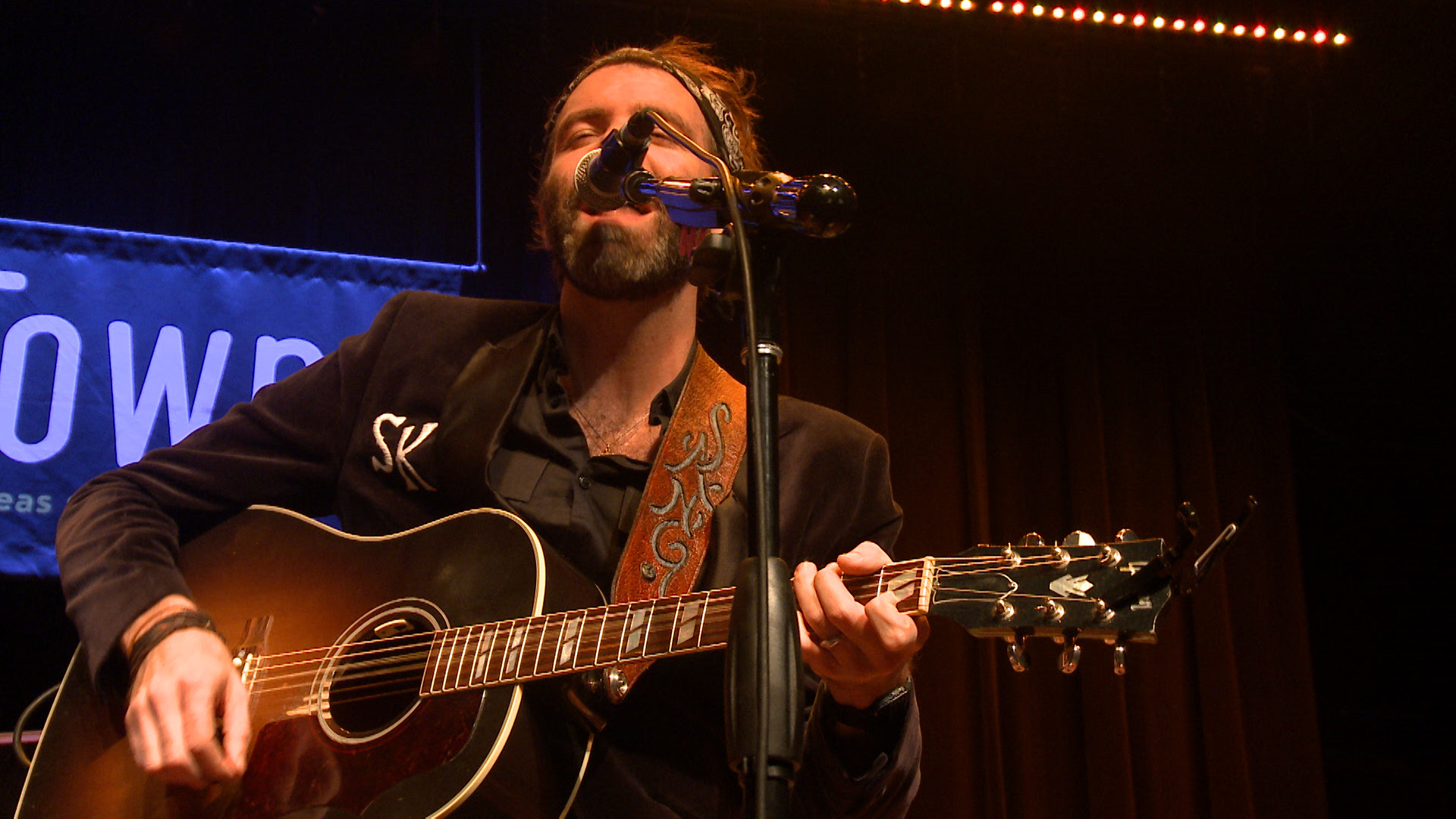 Pull Stills.00_57_32_24.Still008