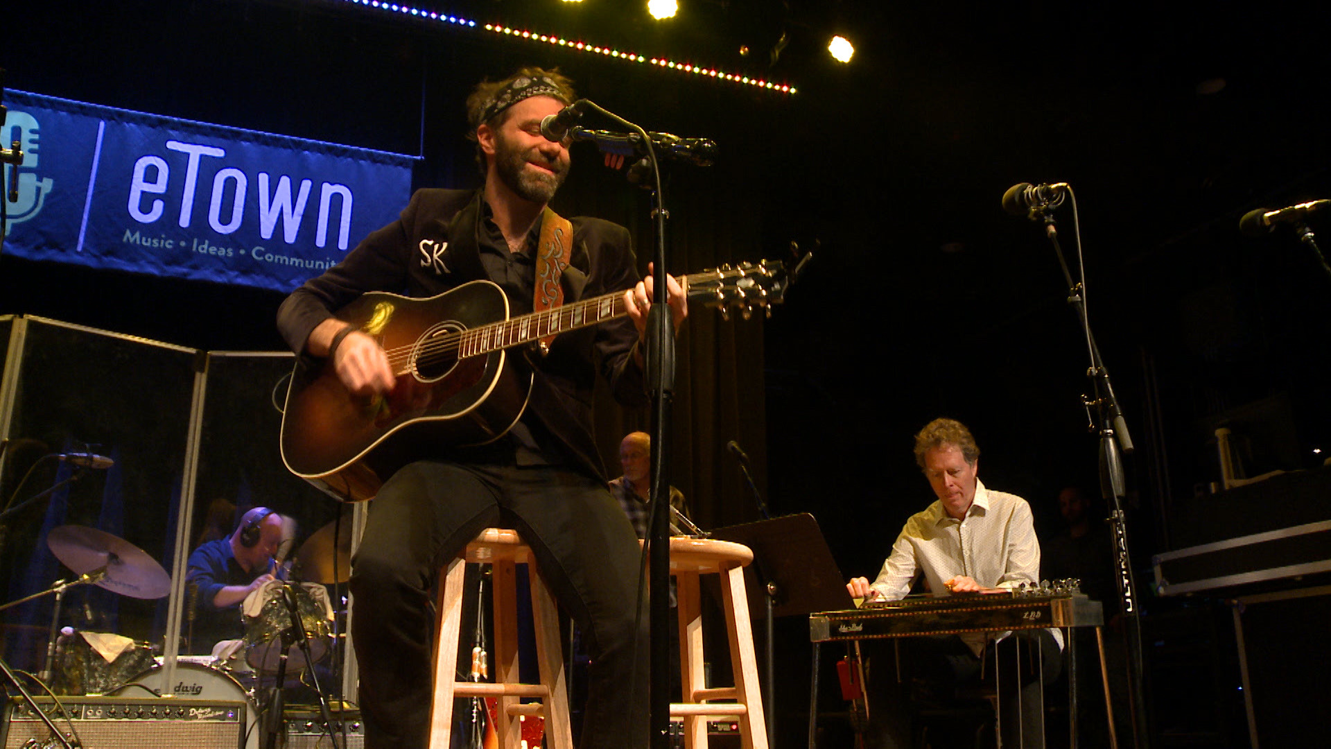 Pull Stills.00_59_16_14.Still010