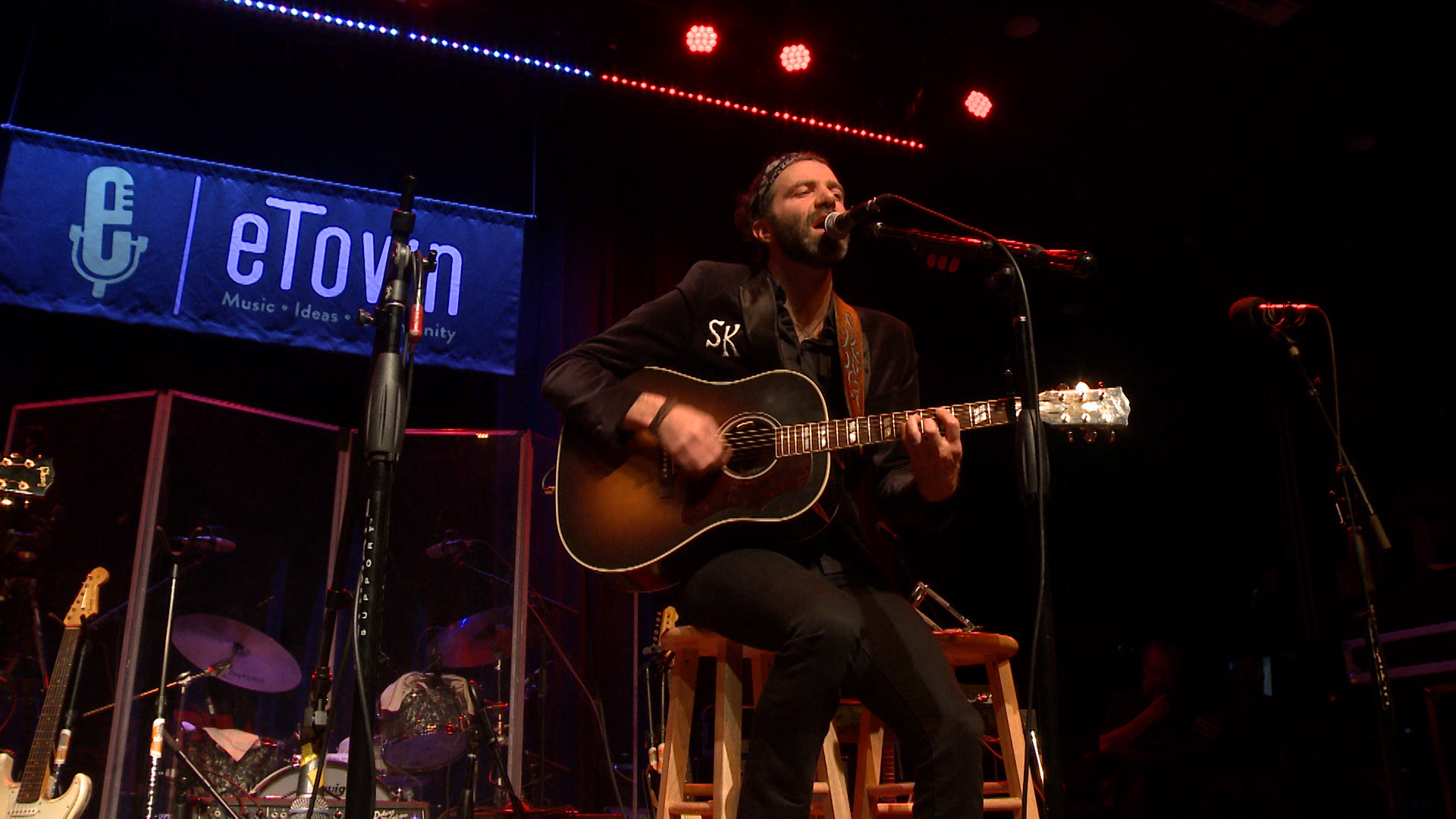 Pull Stills.01_18_58_23.Still014