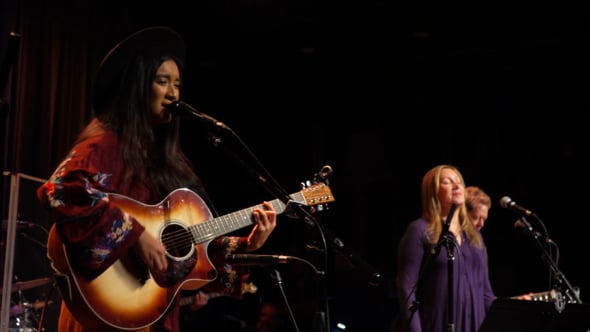 Raye Zaragoza - Fight For You - eTown