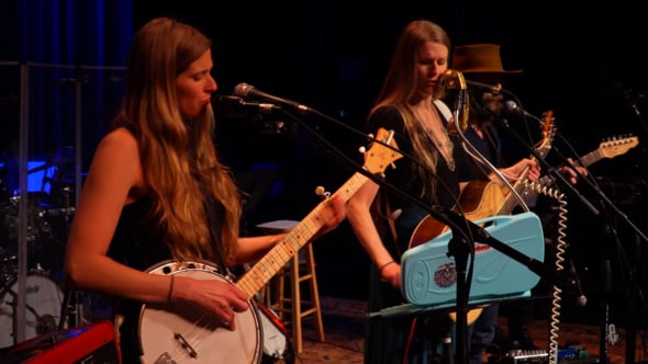 Shook Twins - Talkie Walkie - eTown