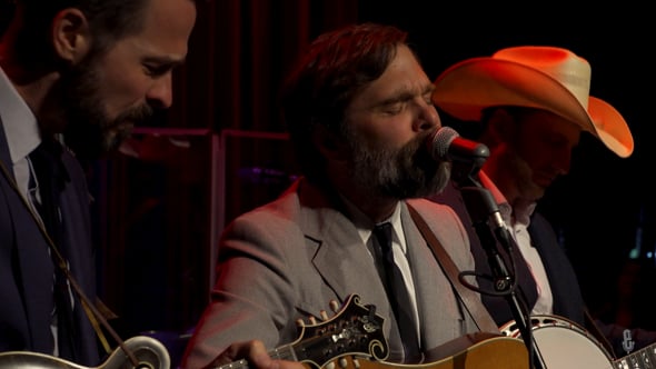 Chatham County Line - "Think I'm In Love" - eTown