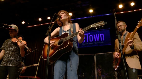 Molly Tuttle - "Cold Rain and Snow" - eTown