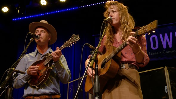 Caleb Klauder & Reeb Willms - "There Goes My Love" - eTown