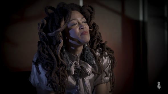 Valerie June - "The World Is Not My Home" - eTown