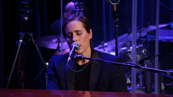 Rose Cousins - "The Benefits of Being Alone" - eTown